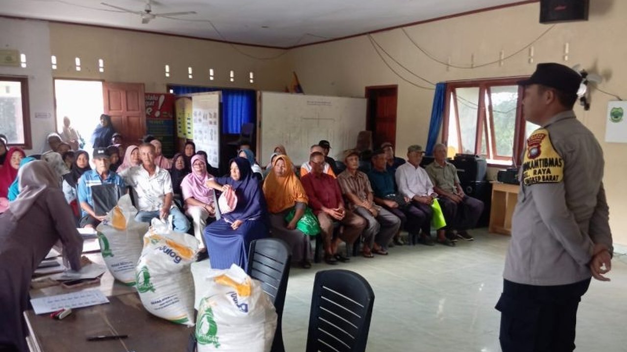 Polres Lingga kawal penyaluran bantuan pangan cadangan beras di Kepulauan Riau, memastikan distribusi 20 kg beras per KPM berjalan lancar dan tepat sasaran.