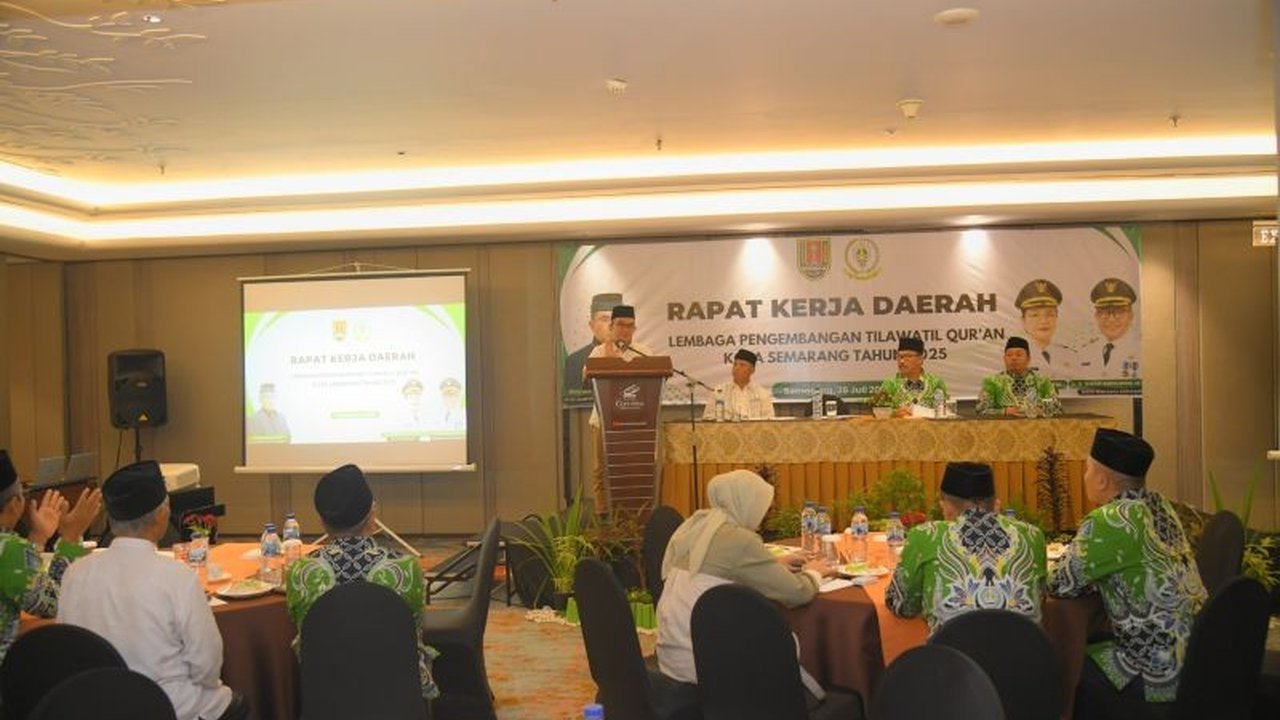 LPTQ Semarang menetapkan target ambisius untuk meraih posisi tiga besar di MTQ Jateng 2025. Apa saja strategi yang disiapkan untuk mencapai tujuan ini?