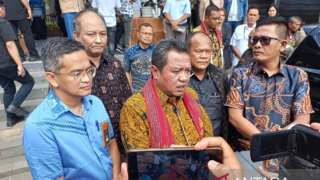 Komisi VII DPR RI mendesak percepatan pengembangan Kaldera Toba agar setara Nusa Dua Bali, namun terhambat regulasi masa sewa lahan 30 tahun yang menghambat investasi.