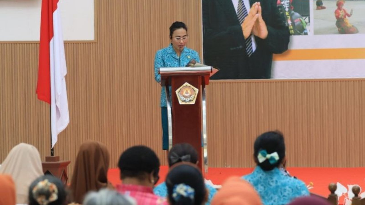 TP PKK Provinsi Papua Selatan mendorong perempuan untuk aktif dalam pembangunan dan menjadi agen perubahan. Simak bagaimana peran ganda justru menjadi kekuatan utama bagi Perempuan Papua Selatan.