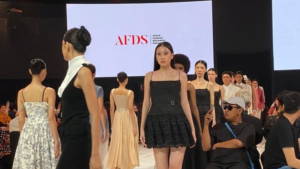 JF3 2025 resmi digelar dengan tema 'Recrafted: A New Vision', mendorong pelaku industri fashion mengolah warisan budaya. Intip bagaimana festival ini berkolaborasi global!