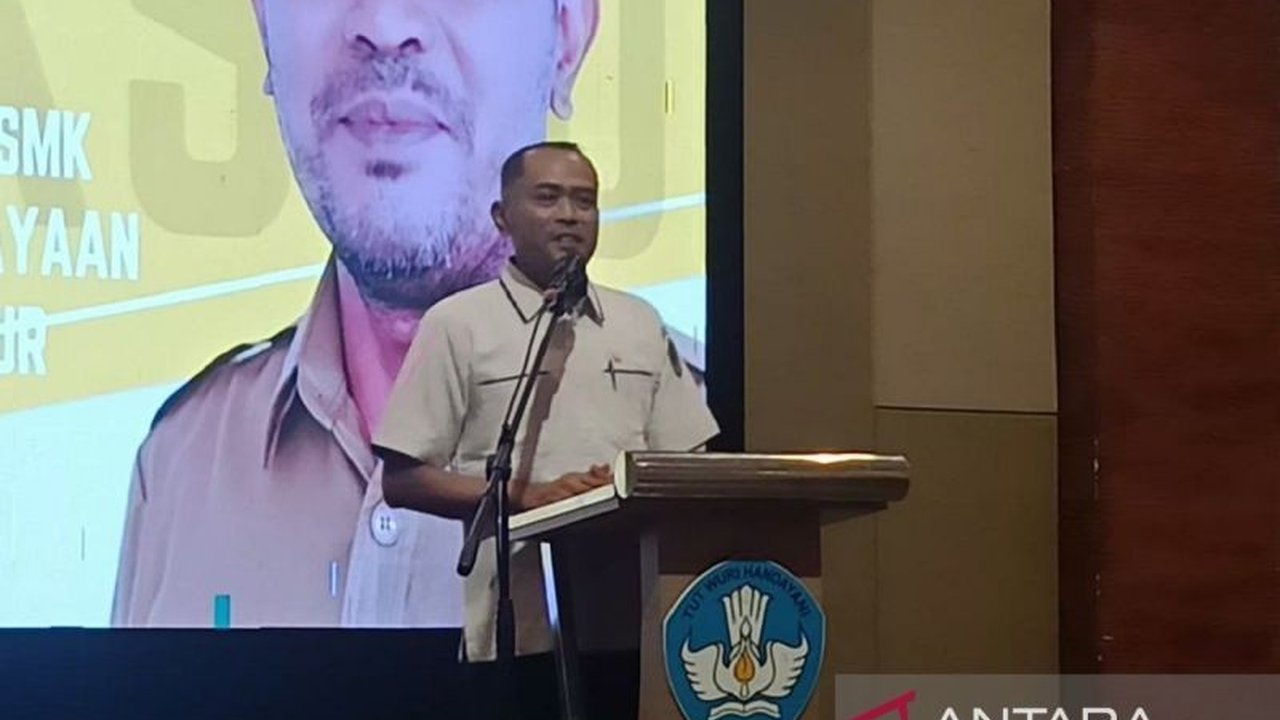 Dinas Pendidikan dan Kebudayaan Kaltim mengintegrasikan pendidikan vokasi dengan penguatan ketahanan pangan, memanfaatkan lahan sekolah untuk budidaya komoditas lokal bernilai tinggi. Inisiatif Ketahanan Pangan Vokasi Kaltim ini menjanjikan masa depan cer