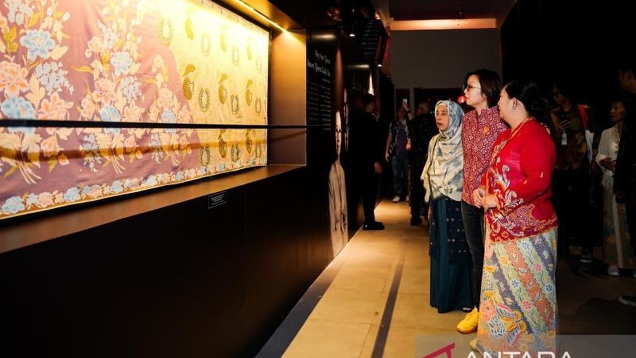 Wamen Ekraf Irene Umar menegaskan Batik Oey Soe Tjoen bukan sekadar kain, melainkan perjalanan sejarah bangsa. Temukan bagaimana warisan 100 tahun ini terus lestari.