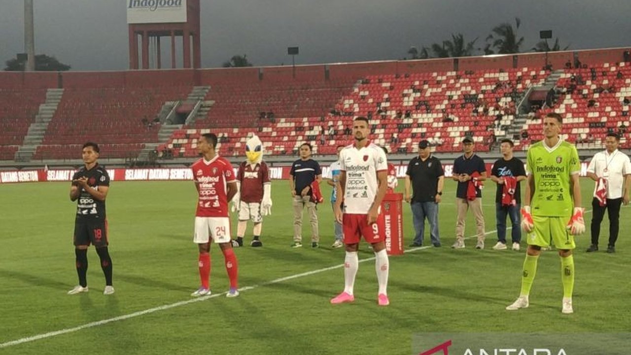 Bali United memperkenalkan jersi dan tim baru untuk BRI Super League 2025/2026. Jersi Bali United terbaru ini mengusung motif khas Bali seperti Barong Ket, Hanoman, dan Naga Basuki. Simak detailnya!