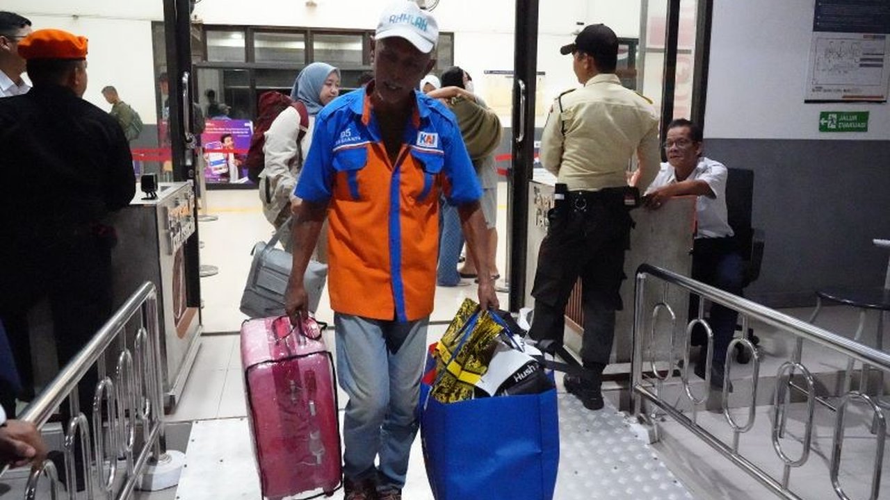 PT KAI Divre III Palembang mengimbau penumpang mematuhi aturan bagasi KAI maksimal 20 kg. Ketahui detail batas volume, jumlah item, dan denda jika melebihi ketentuan.