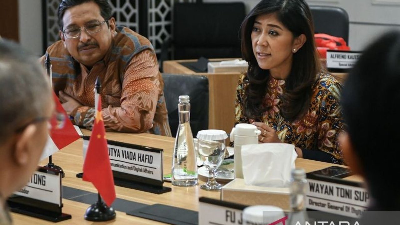 Pemerintah Indonesia dan Tiongkok memperkuat Kemitraan AI RI Tiongkok, fokus pada pengembangan infrastruktur dan talenta digital di sektor prioritas seperti perikanan dan pertanian. Simak detailnya!