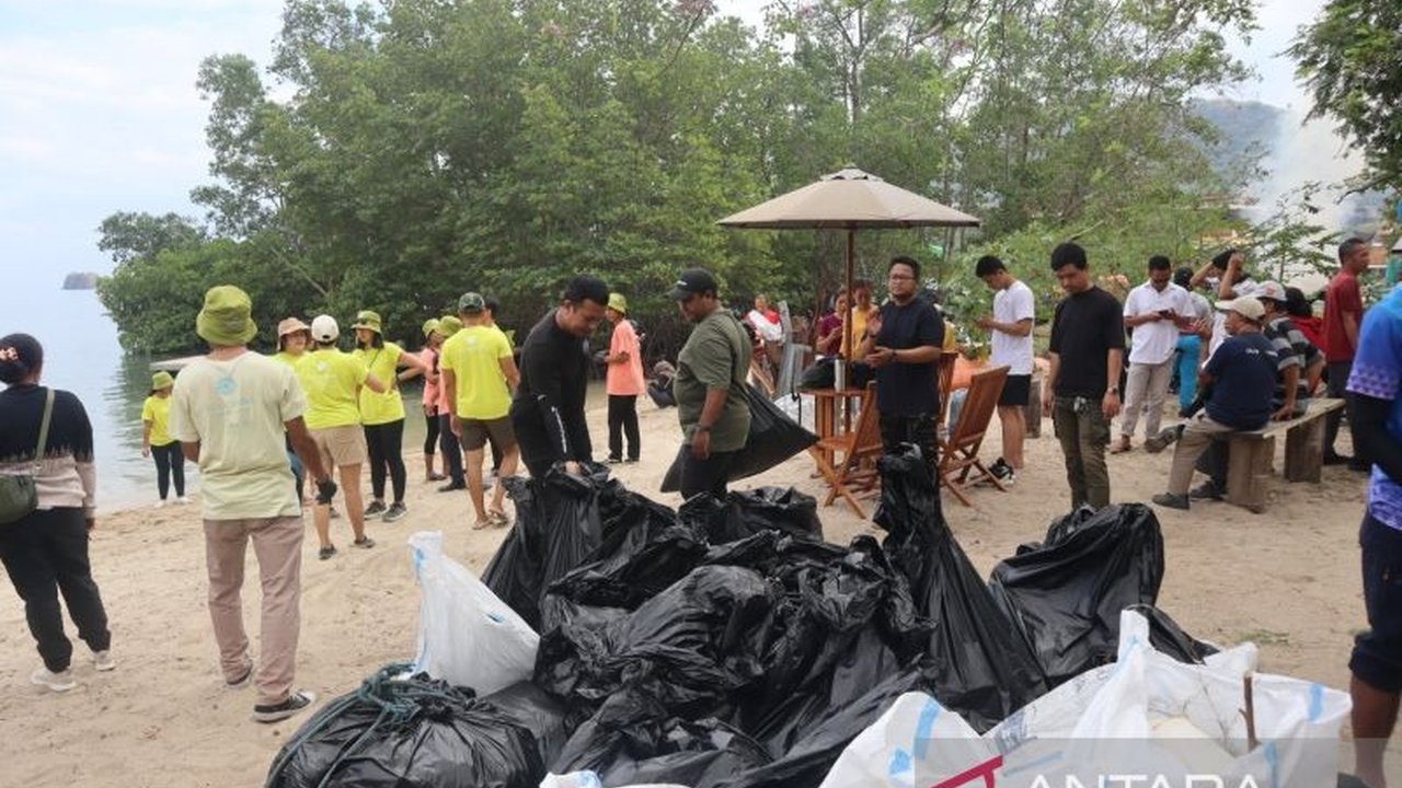 Gerakan Wisata Bersih di Labuan Bajo bukan hanya membersihkan, tapi juga menjadi kunci peningkatan kenyamanan wisatawan. Simak bagaimana inisiatif ini mengubah wajah pariwisata!