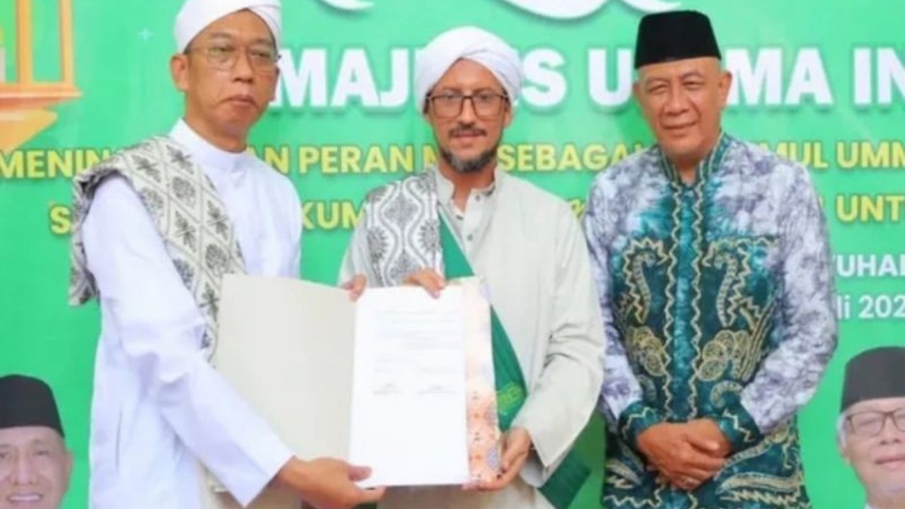 Pemerintah Kabupaten Tanah Laut mengakui vitalnya Peran MUI dalam membimbing masyarakat di tengah arus modernisasi. Simak bagaimana MUI menjaga akidah umat!