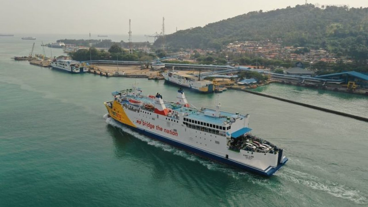 PT ASDP Indonesia Ferry (Persero) menekankan pentingnya reservasi tiket Ferizy secara daring. Langkah ini krusial untuk pendataan penumpang yang akurat dan menekan praktik percaloan, menjamin perjalanan yang aman dan tertib.