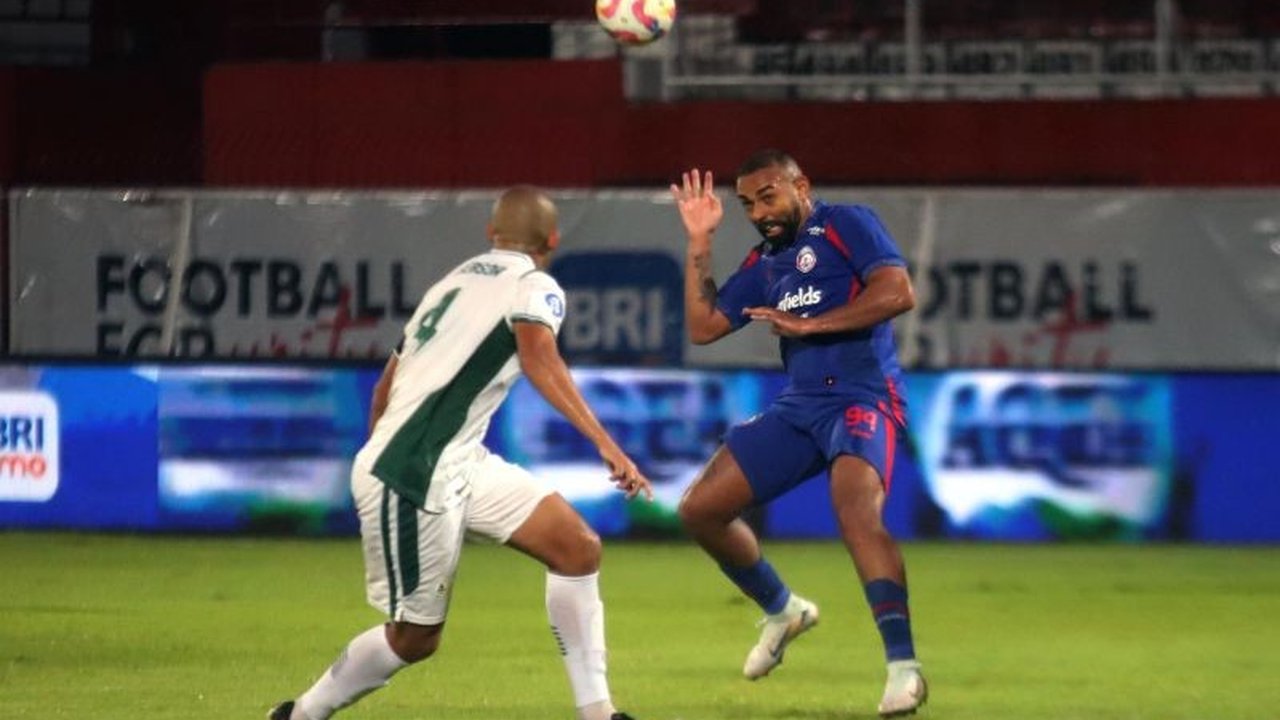 Kemenangan telak Arema FC atas PSS Sleman dengan skor 6-2 di Stadion Soepriadi, Blitar, Senin (17/2), diraih berkat kerja keras dan kebangkitan tim di babak kedua setelah sempat tertinggal.