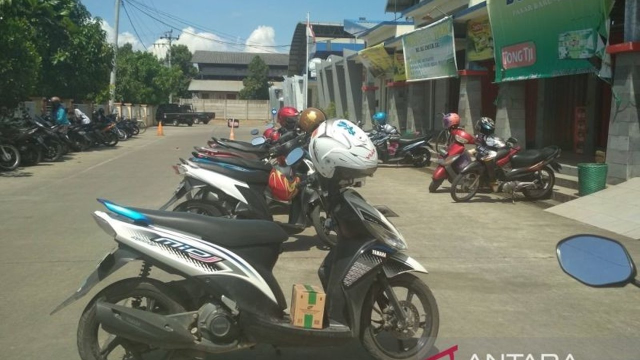 Pemerintah Kabupaten Kudus melelang pengelolaan parkir empat pasar tradisional untuk meningkatkan PAD. Simak detail target pendapatan dan mekanisme lelang parkir pasar Kudus yang transparan.