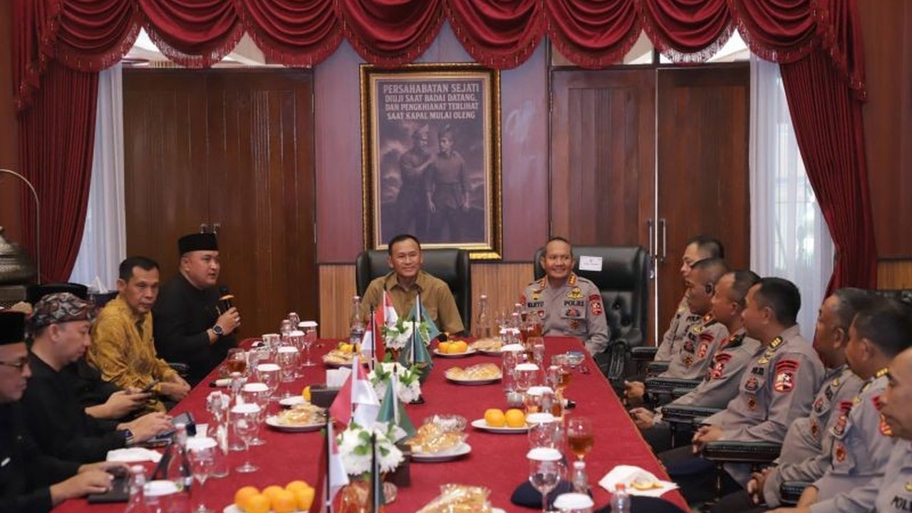 Sinergi Bupati Bogor Brimob semakin erat! Kolaborasi strategis antara Pemkab Bogor dan Resimen 1 Pasukan Pelopor Brimob diperkuat demi menjaga stabilitas keamanan daerah yang beragam.