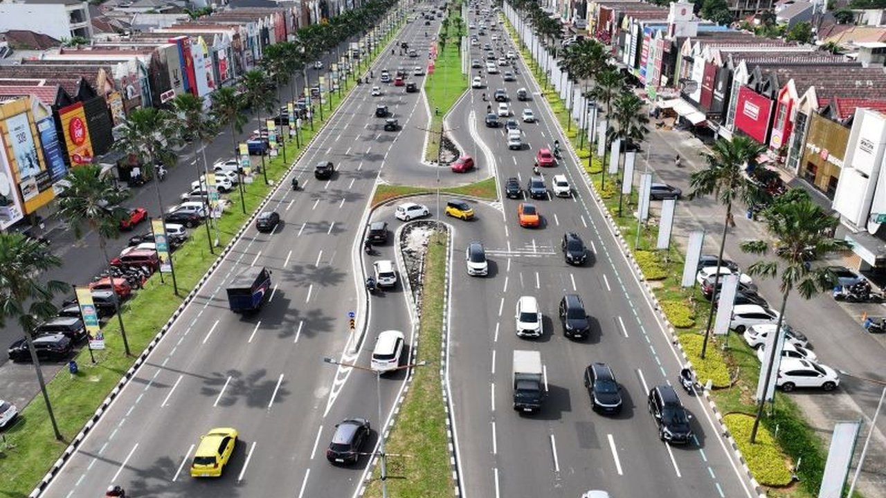 Pengembang di Gading Serpong mengambil langkah inovatif dengan modifikasi desain jalan untuk mengatasi kemacetan parah. Simak detail solusi kemacetan Gading Serpong yang diterapkan!