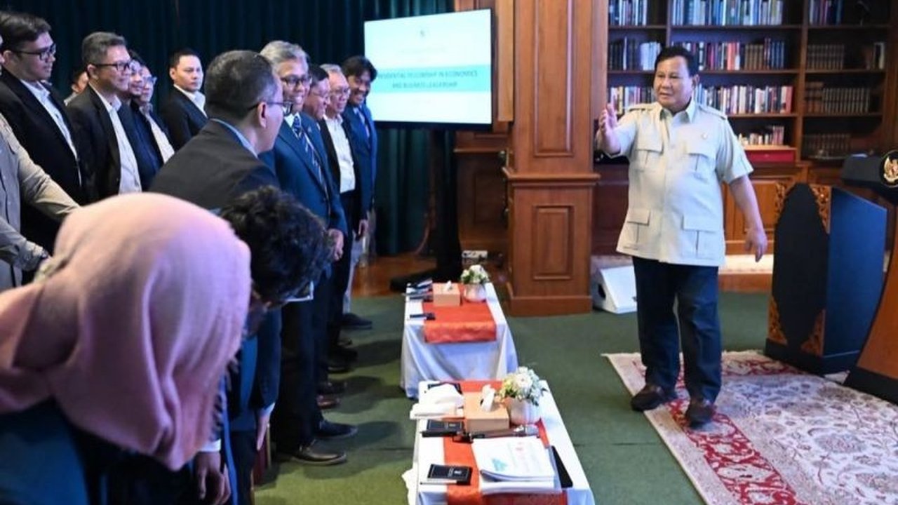 Presiden Prabowo Subianto menyiapkan 82 profesional muda untuk mengisi posisi strategis. Temukan bagaimana program ini akan membentuk pemimpin masa depan Indonesia.