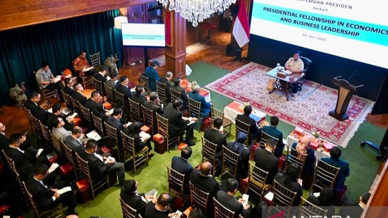 Presiden Prabowo Diskusi Profesional Muda selama 5 jam lebih di Hambalang, membahas masa depan ekonomi dan bisnis bersama 82 talenta muda, termasuk Carina Joe. Apa hasilnya?