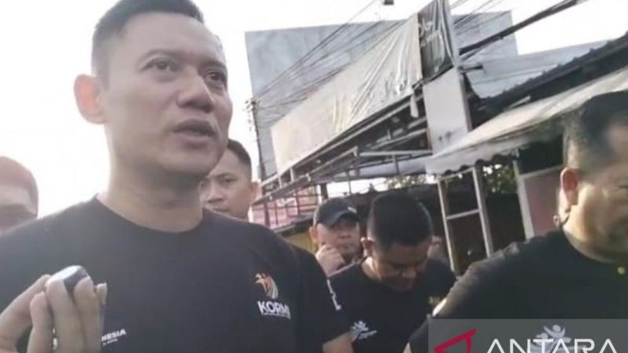 Menko AHY CFD Mataram disambut antusiasme warga, terutama ibu-ibu yang ingin berswafoto. Simak momen seru AHY menikmati pagi di Udayana dan kuliner soto legendaris!