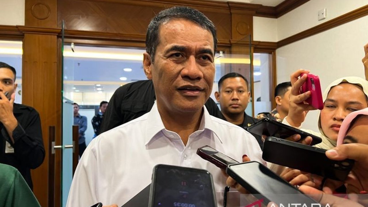 Menteri Pertanian mengapresiasi Polda Riau yang berhasil membongkar kasus pengoplosan beras SPHP dan premium yang merugikan masyarakat. Simak detail modusnya!