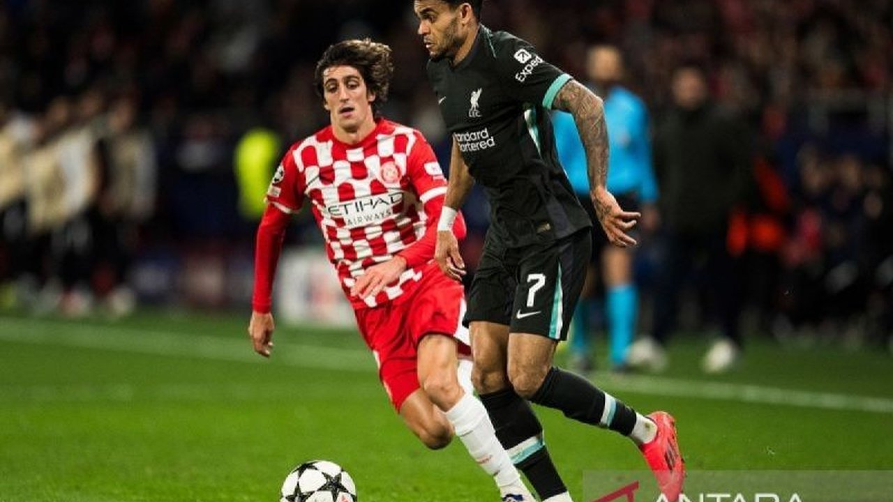 Pelatih Liverpool, Arne Slot, secara mengejutkan tak memainkan Luis Diaz di laga pramusim kontra AC Milan. Keputusan ini dipicu spekulasi transfer yang melibatkan bintang Kolombia tersebut.