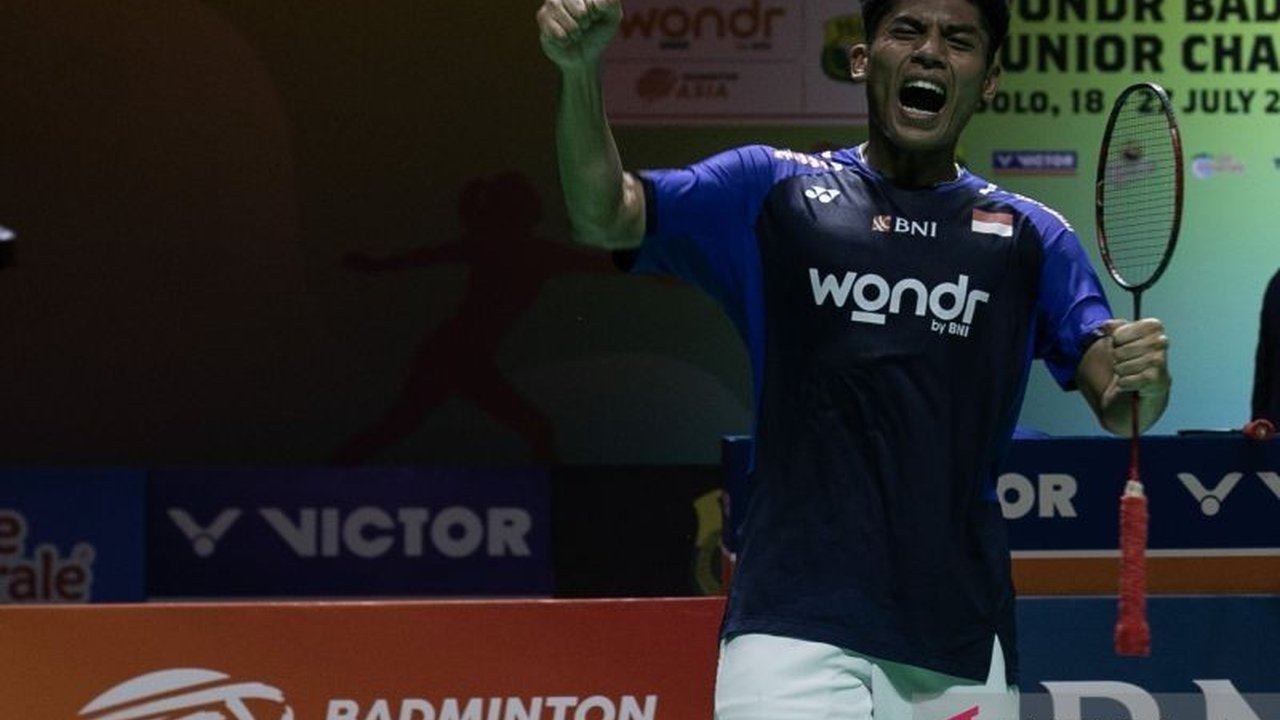 Pebulu tangkis muda Indonesia, Moh. Zaki Ubaidillah, atau Ubed, berhasil meraih gelar juara tunggal putra Kejuaraan Asia Junior 2025, mengukir sejarah baru bagi Indonesia.
