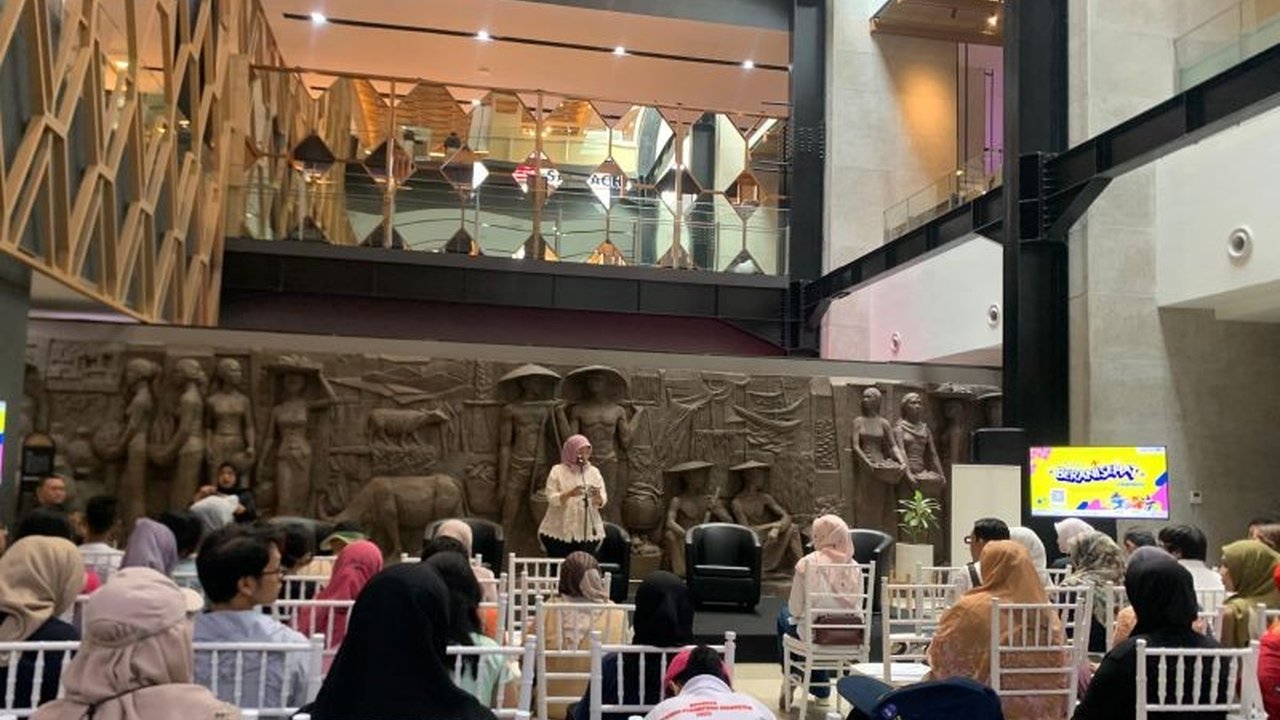 Pemerintah Provinsi DKI Jakarta serius memastikan akses pangan sehat bagi generasi muda. Langkah ini krusial untuk mewujudkan Jakarta sebagai kota global dan mencegah penyakit tidak menular yang kian mengkhawatirkan.