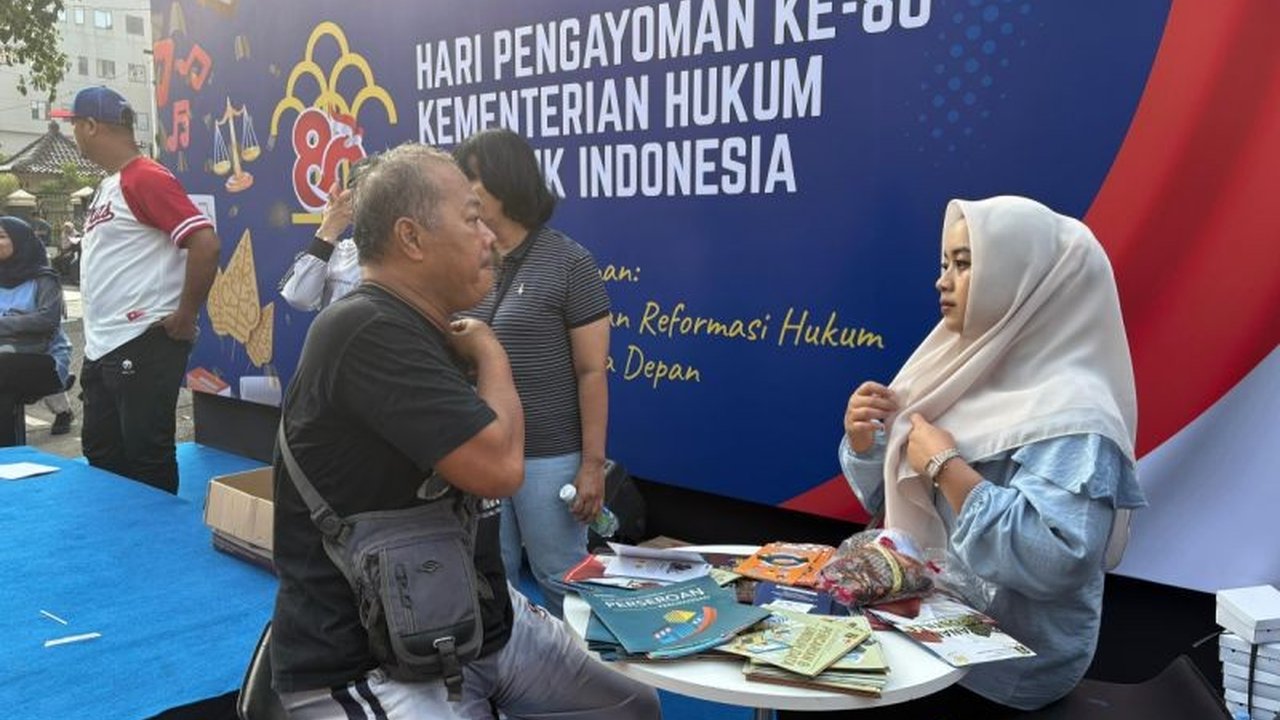 Kementerian Hukum dan HAM Jawa Tengah hadir di CFD Semarang membuka layanan hukum. Simak bagaimana Layanan Kemenkumham CFD Semarang ini mendekatkan akses hukum bagi masyarakat.