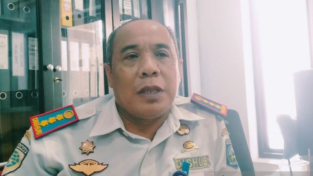 Dinas Perhubungan NTB akan memasang 187 titik PJU Tenaga Surya senilai Rp7 miliar mulai 2025. Inisiatif ini menjawab sorotan jalan gelap dan mendukung energi bersih.