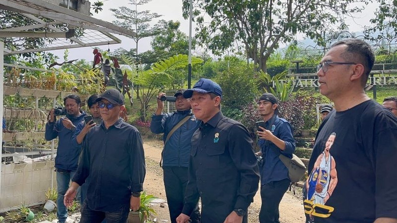Menteri Lingkungan Hidup resmi mencabut sejumlah persetujuan lingkungan di kawasan Puncak, Bogor. Langkah tegas ini diambil akibat pelanggaran, memicu pertanyaan tentang masa depan pembangunan di sana.