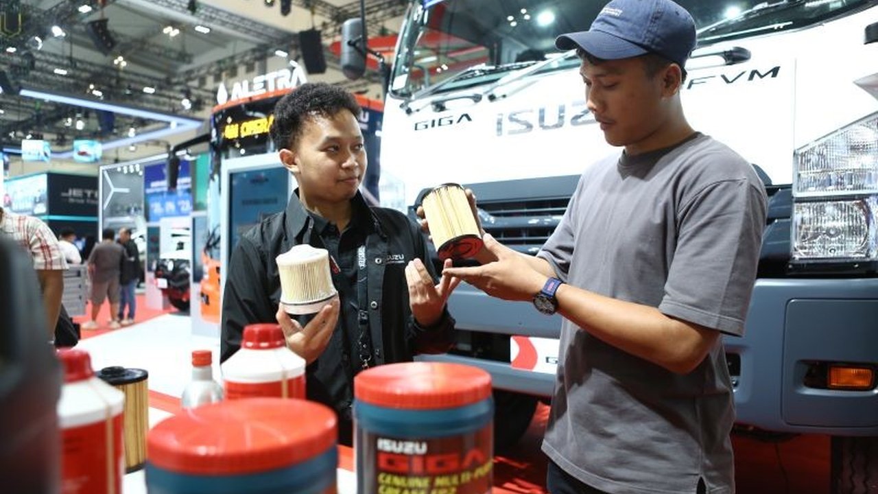 PT Isuzu Astra Motor Indonesia (IAMI) meluncurkan program Layanan Purna Jual Isuzu komprehensif di GIIAS 2025. Simak inovasi dan benefit yang ditawarkan untuk armada Anda!