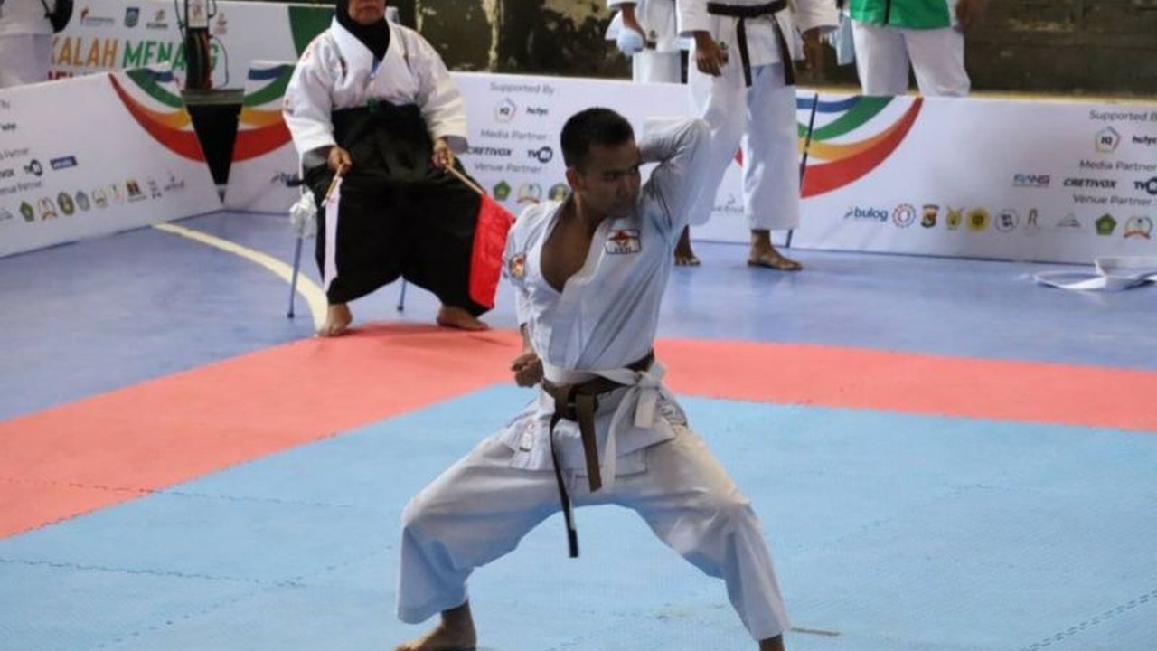 Kontingen Kalsel Raih Medali FORNAS VIII NTB, mengumpulkan 23 medali pada hari pertama. Bagaimana capaian ini mendekatkan mereka pada target tiga besar nasional?