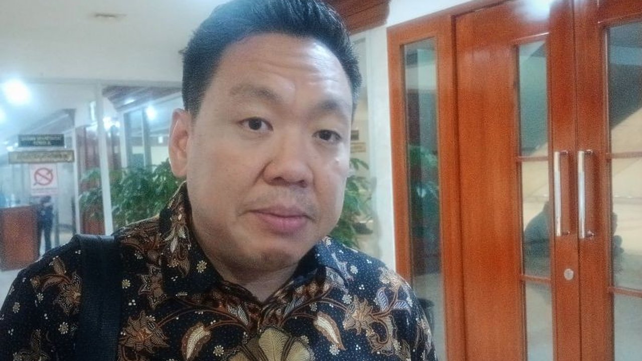 Komisi IX DPR RI mendesak Badan Gizi Nasional (BGN) segera mencabut izin SPPG yang lalai dalam program Makanan Bergizi Gratis, menyoroti pentingnya kualitas daripada kuantitas.