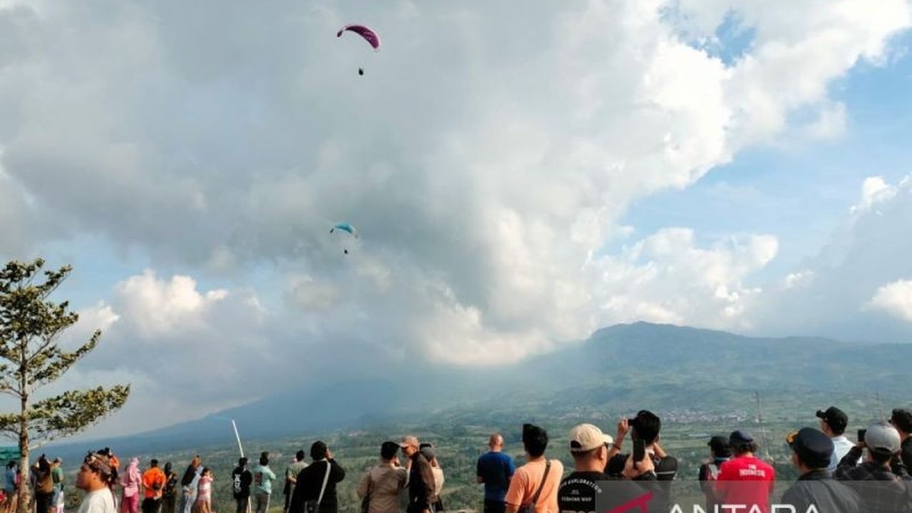 Kabupaten Rejang Lebong, Bengkulu, bersiap meluncurkan Wisata Paralayang Rejang Lebong sebagai destinasi baru yang menarik, didukung uji coba sukses dan persiapan matang.