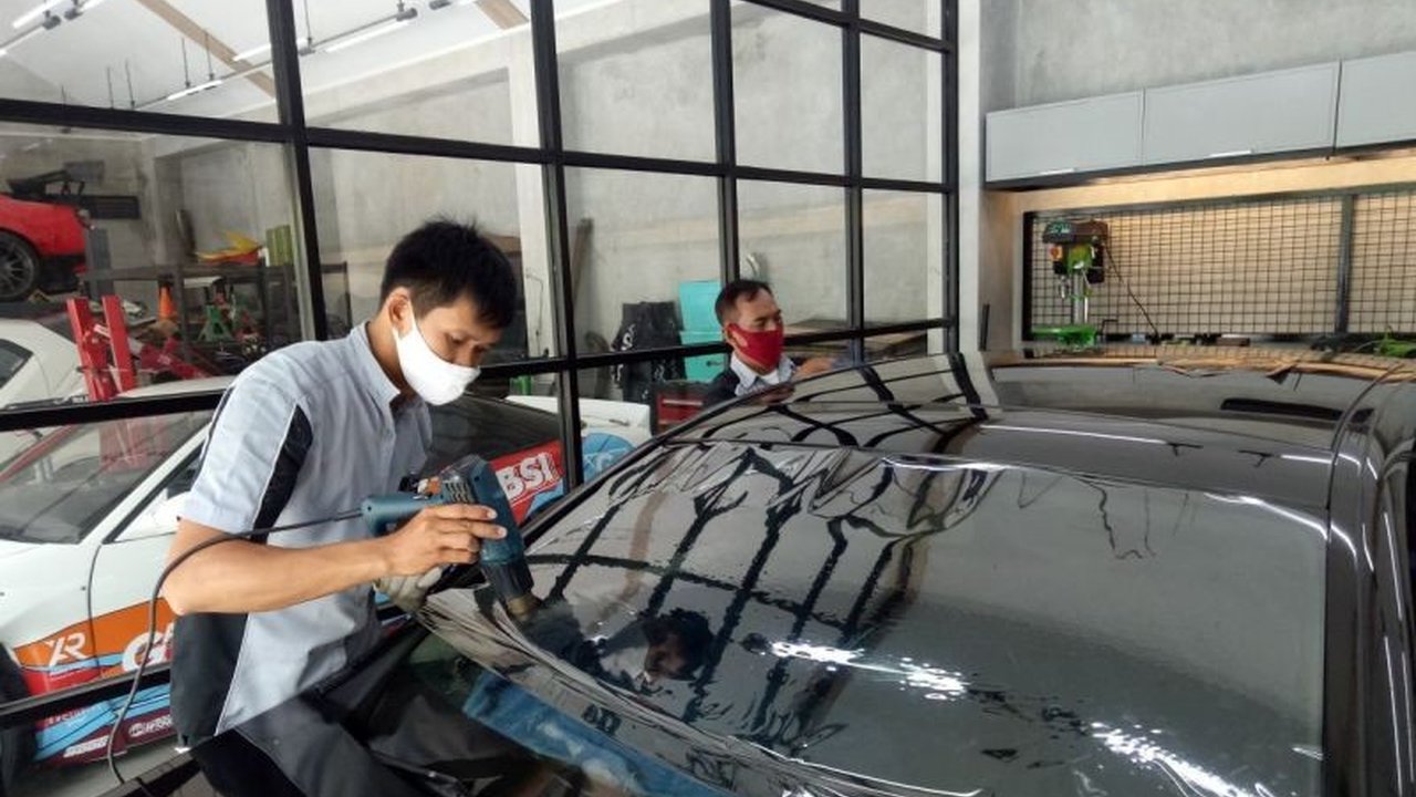 Simak bagaimana Paint Protection Film (PPF) menjadi solusi perlindungan kendaraan yang digandrungi, termasuk jaminan garansi 10 tahun dari V-Kool yang menarik perhatian.