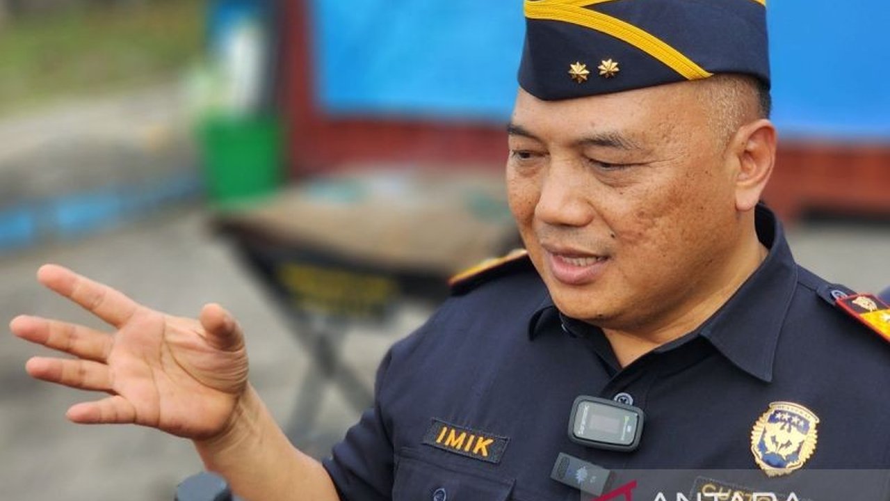 Bea Cukai Jateng-DIY berhasil mencatat pendapatan Rp28,57 triliun di semester I 2025, didominasi cukai. Penasaran bagaimana capaian ini diraih dan penindakan apa saja yang dilakukan?