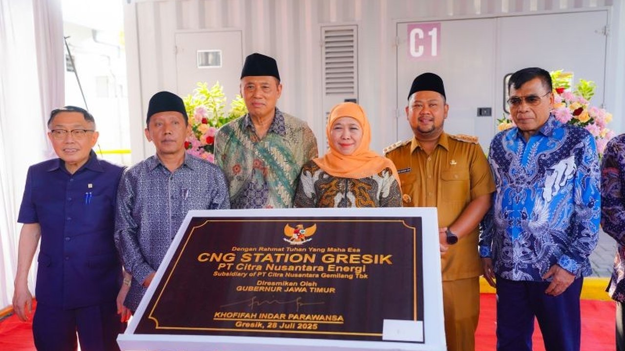 Gubernur Khofifah Indar Parawansa meresmikan CNG Station Gresik di Manyar, Gresik, sebagai langkah strategis mewujudkan ekonomi hijau di Jawa Timur. Apa dampak fasilitas ini bagi industri dan energi bersih?