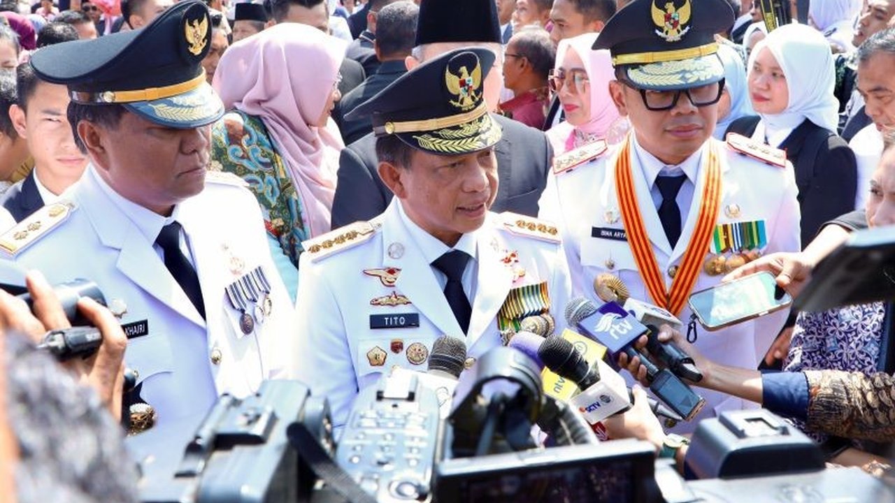 Menteri Dalam Negeri Tito Karnavian tegaskan Peluang IPDN terbuka lebar bagi seluruh anak bangsa, terbukti dengan lulusan terbaik dari kalangan sederhana. Simak kisahnya!