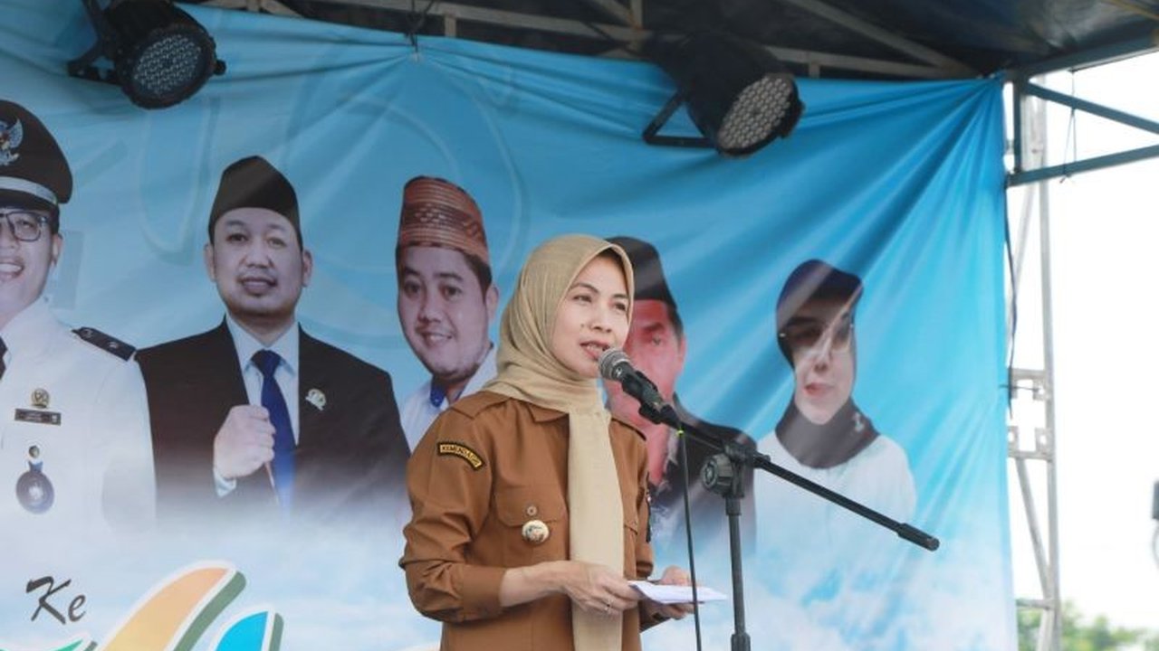 Bupati Serang Ratu Rachmatu Zakiyah mengajak pemerintah desa berinovasi dalam pengelolaan sampah, membangkitkan kembali semangat gotong royong demi lingkungan bersih dan berkelanjutan.