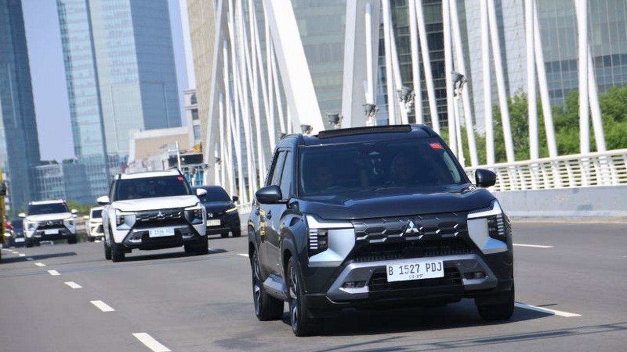 SUV terbaru Mitsubishi Destinator mencetak rekor penjualan fantastis, tembus ribuan unit hanya dalam hitungan hari sejak debutnya di GIIAS 2025. Akankah Destinator menjadi primadona baru di pasar otomotif Indonesia?