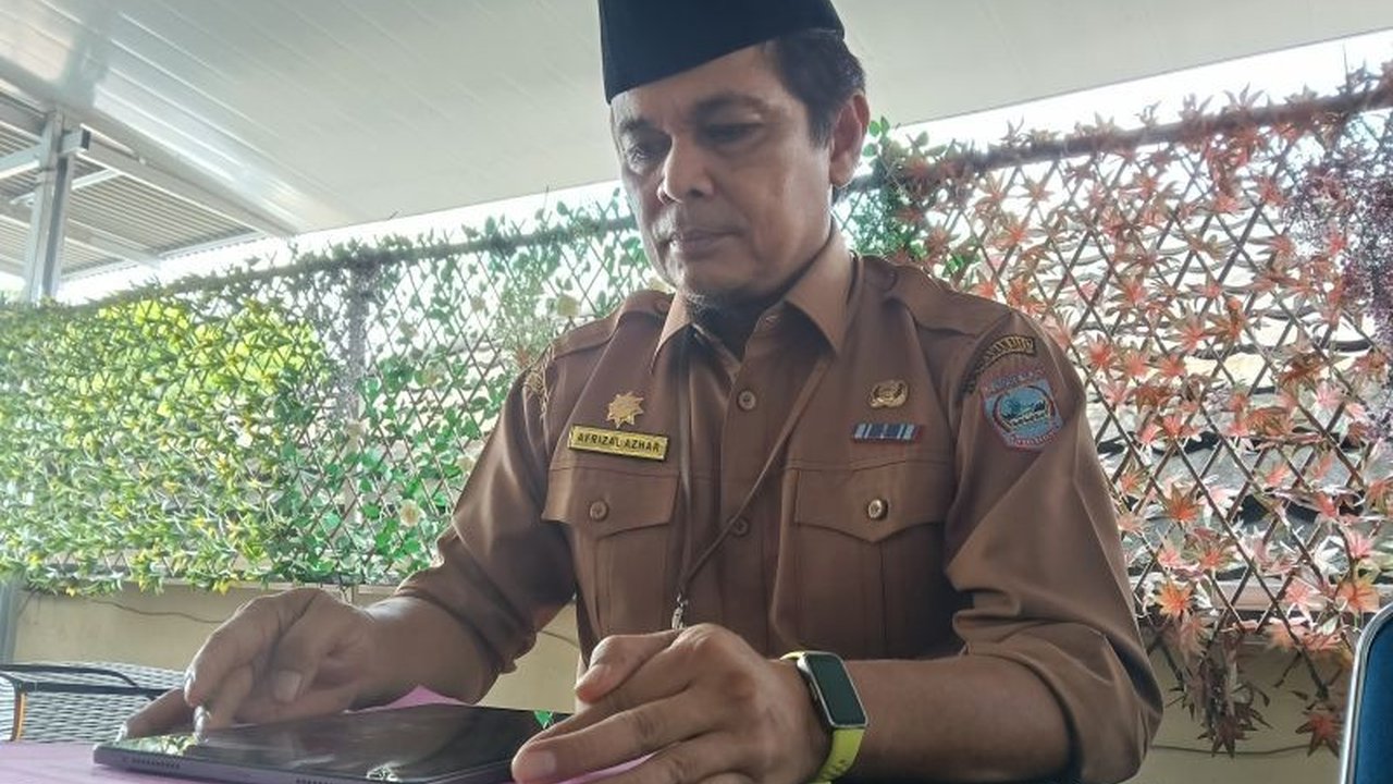 Pemerintah Kabupaten Pasaman Barat gencar tingkatkan Pendapatan Asli Daerah dari sektor Pajak Kendaraan Pasaman Barat melalui mutasi plat nomor dan razia, menargetkan tambahan Rp25 miliar.