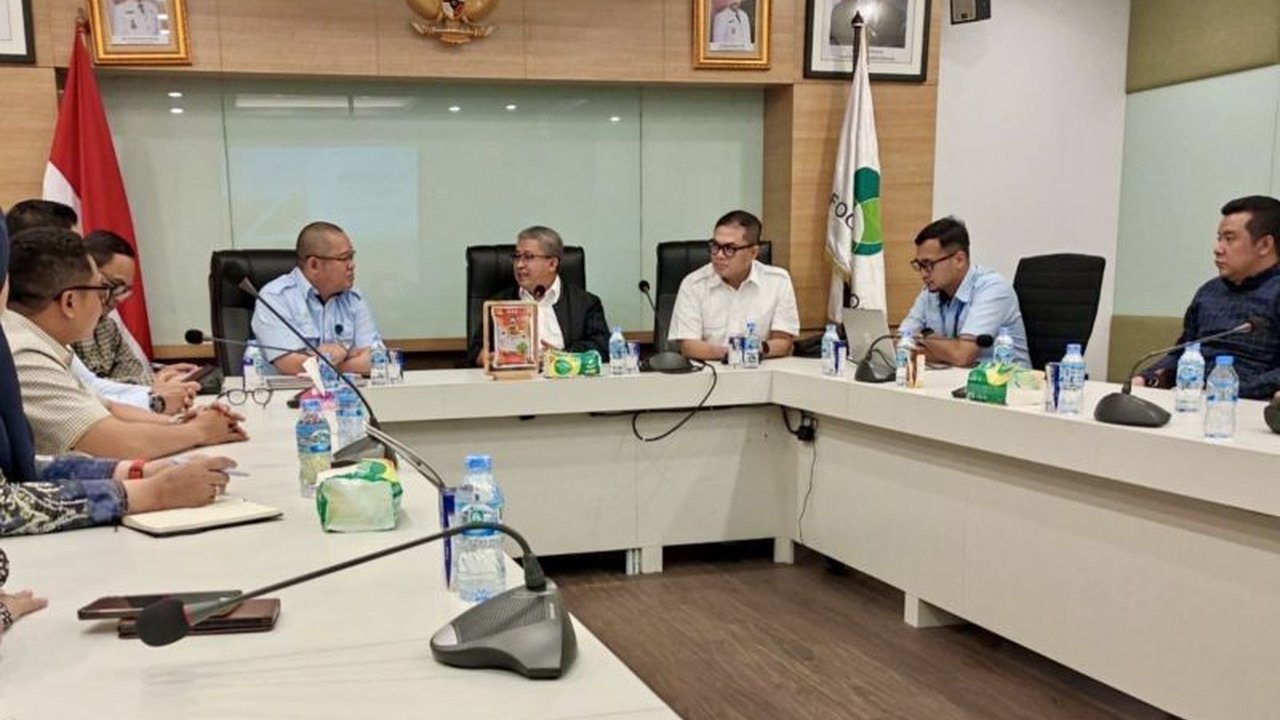 Pemprov Kalsel melakukan uji tiru ke Food Station Jakarta dan Perumda Pasar Jaya untuk strategi optimalisasi lahan pertanian, demi ketahanan pangan dan kendali inflasi.