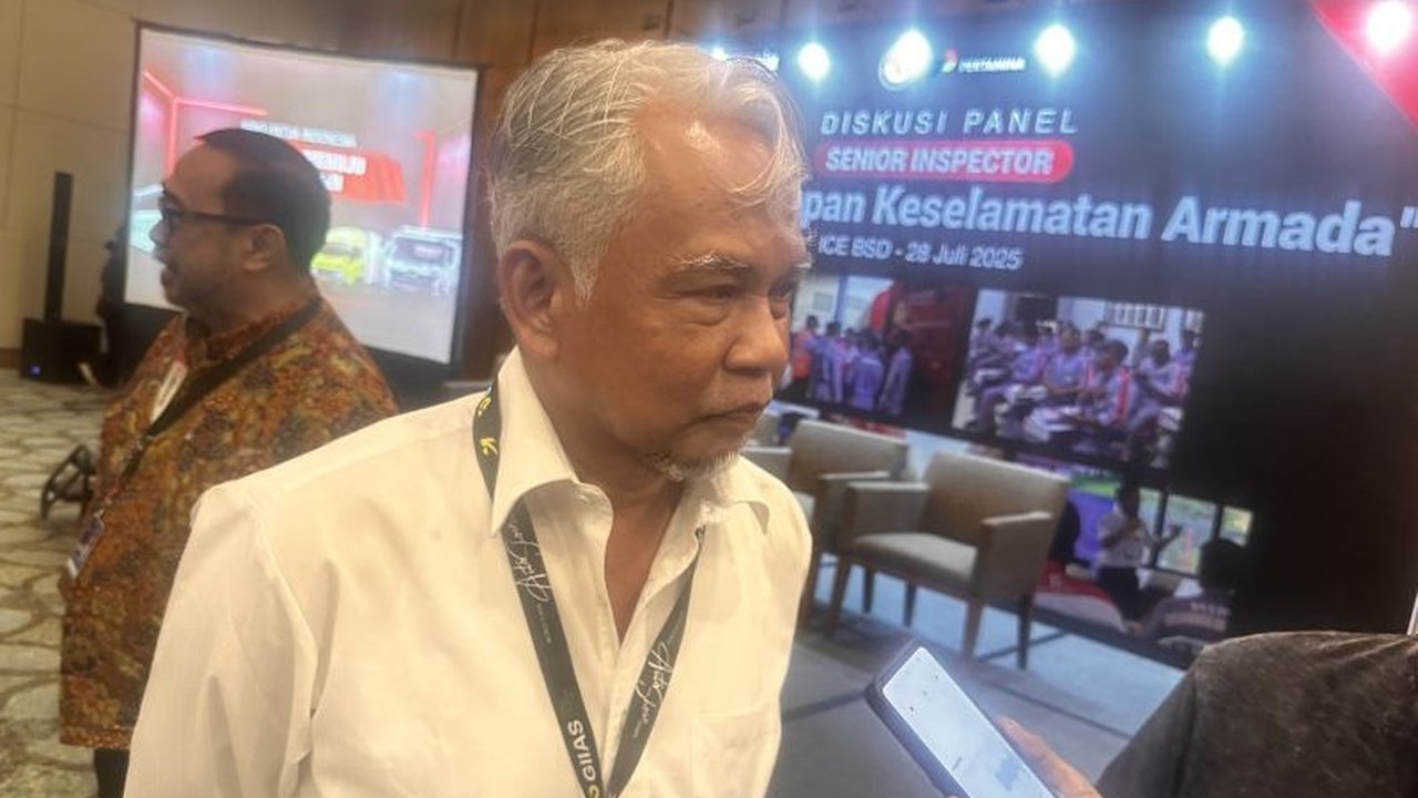 KNKT menyoroti pentingnya intervensi pemerintah dalam pengaturan Tarif Angkutan Barang ODOL untuk atasi praktik truk kelebihan muatan yang merusak jalan dan membahayakan.