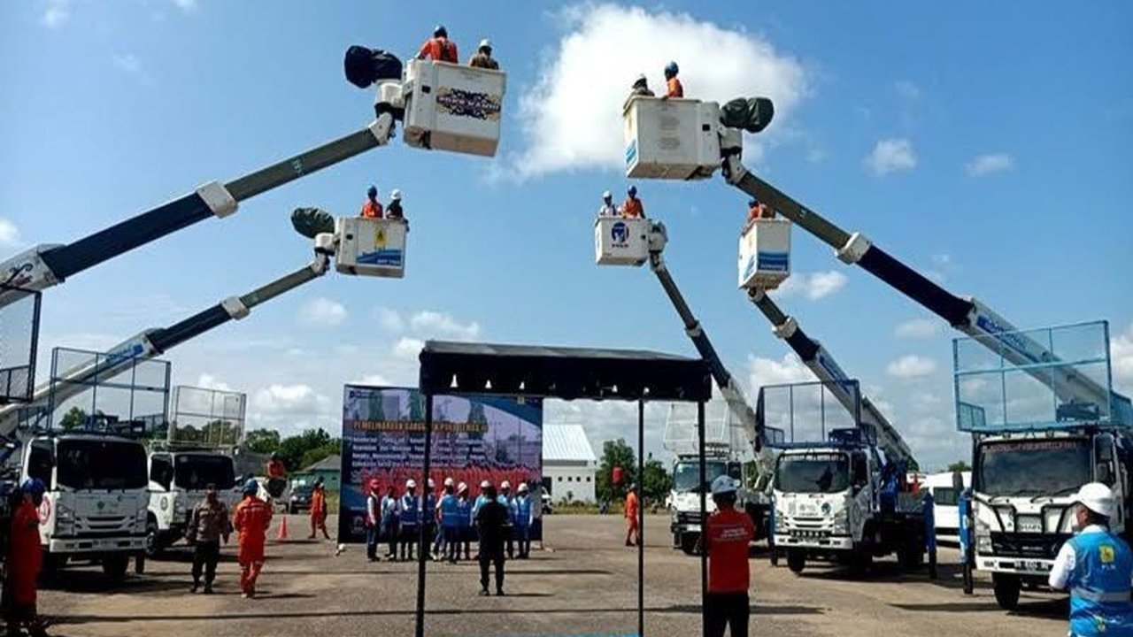 PLN Kalselteng mengerahkan 60 personel elit PDKB untuk menjaga pasokan listrik tetap andal tanpa pemadaman selama PSU Barito Utara. Bagaimana mereka melakukannya?