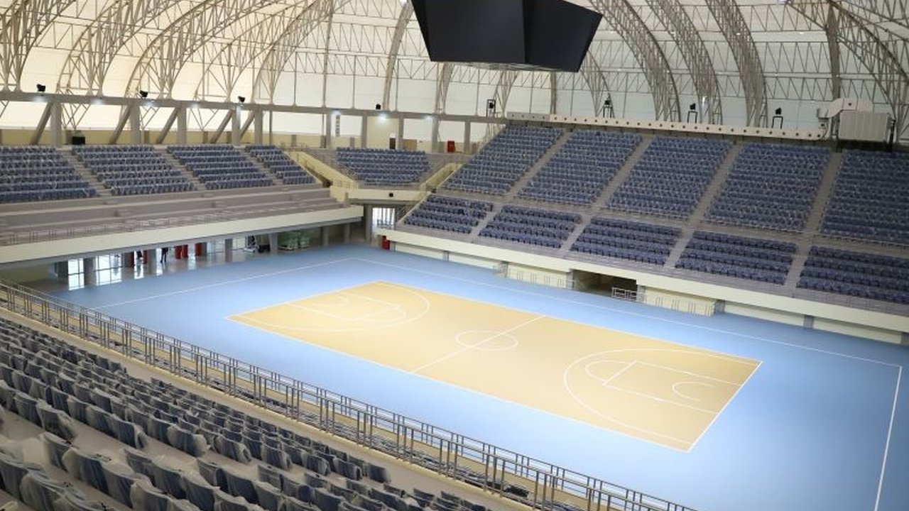 Kompetisi IBL Solo 2025 akan segera bergulir di GOR Indoor Manahan, memberikan panggung bagi talenta lokal. Siapa yang akan bersinar?
