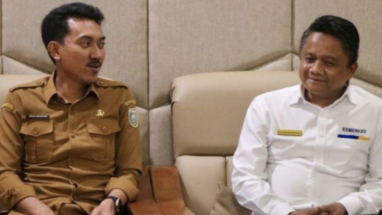 Bupati Banjar Saidi Mansyur dan DJPb Kalsel bahas pengelolaan Transfer Ke Daerah (TKD), APBD, serta Dana Desa demi pemerataan pembangunan dan kesejahteraan masyarakat.