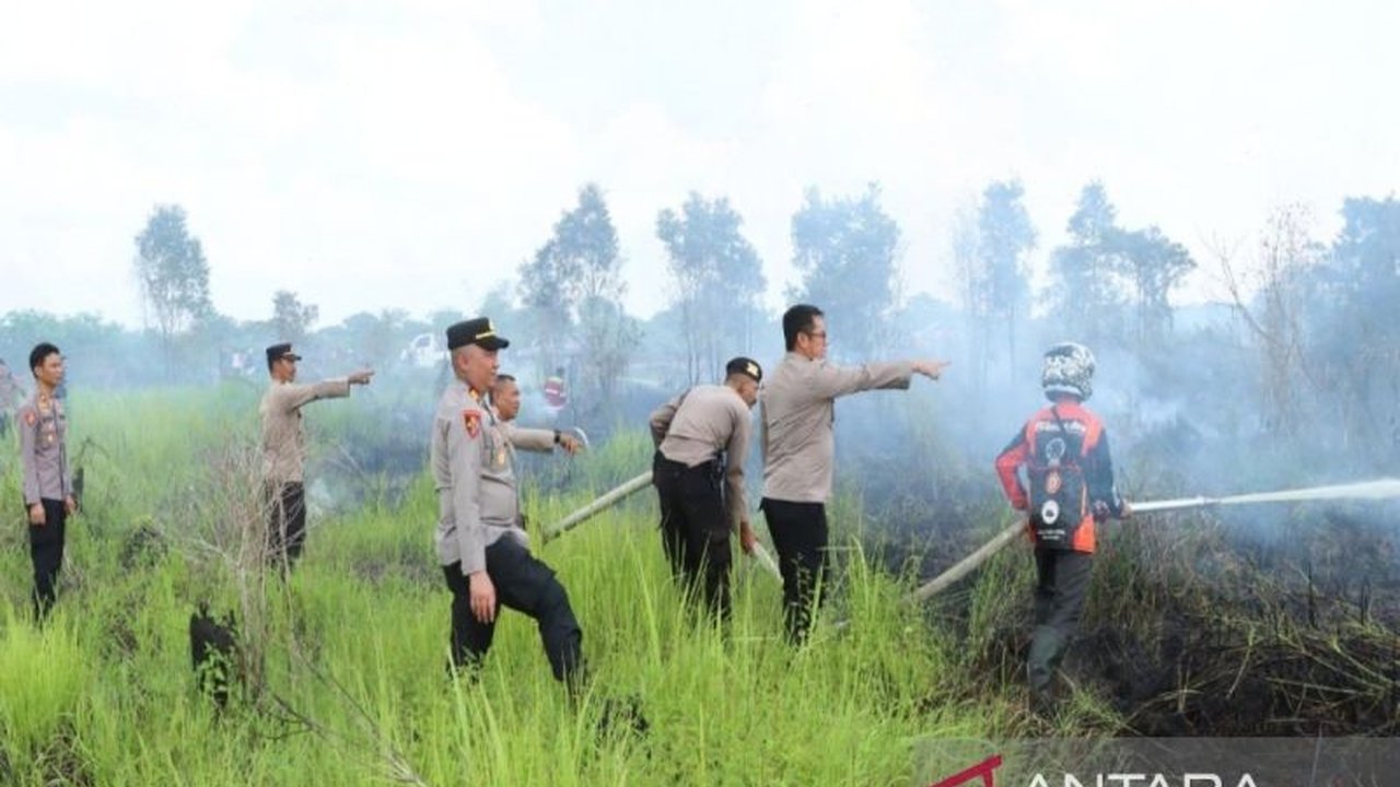 Kapolres HSU mengingatkan masyarakat untuk segera memadamkan api kecil demi mencegah Karhutla HSU meluas. Sinergi dan kecepatan penanganan menjadi kunci utama.