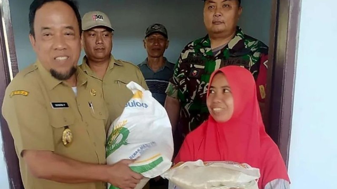 Wakil Bupati Magetan pantau penyaluran Bantuan Pangan Beras Magetan 20 kg per KPM. Program ini jaga stabilitas pangan di tengah harga beras tinggi. Simak selengkapnya!