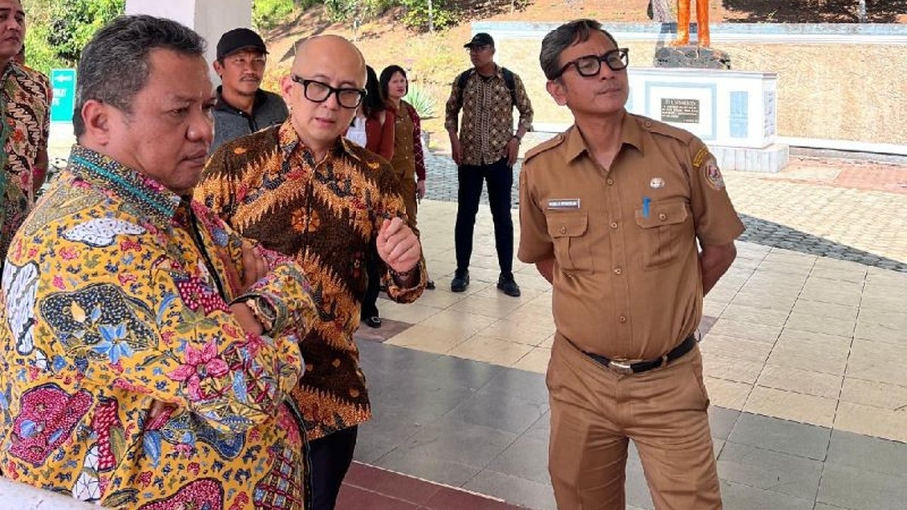Komisi VII DPR RI berupaya menjadikan Salib Kasih di Tapanuli Utara sebagai destinasi wisata rohani internasional. Simak potensi besar dan rencana revitalisasinya!