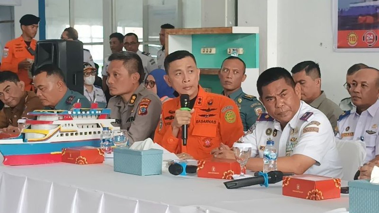 Kecelakaan KM Barcelona V terbakar di perairan Talise menyisakan kisah heroik penyelamatan 673 penumpang. Bagaimana Basarnas dan warga lokal bersinergi dalam operasi ini?