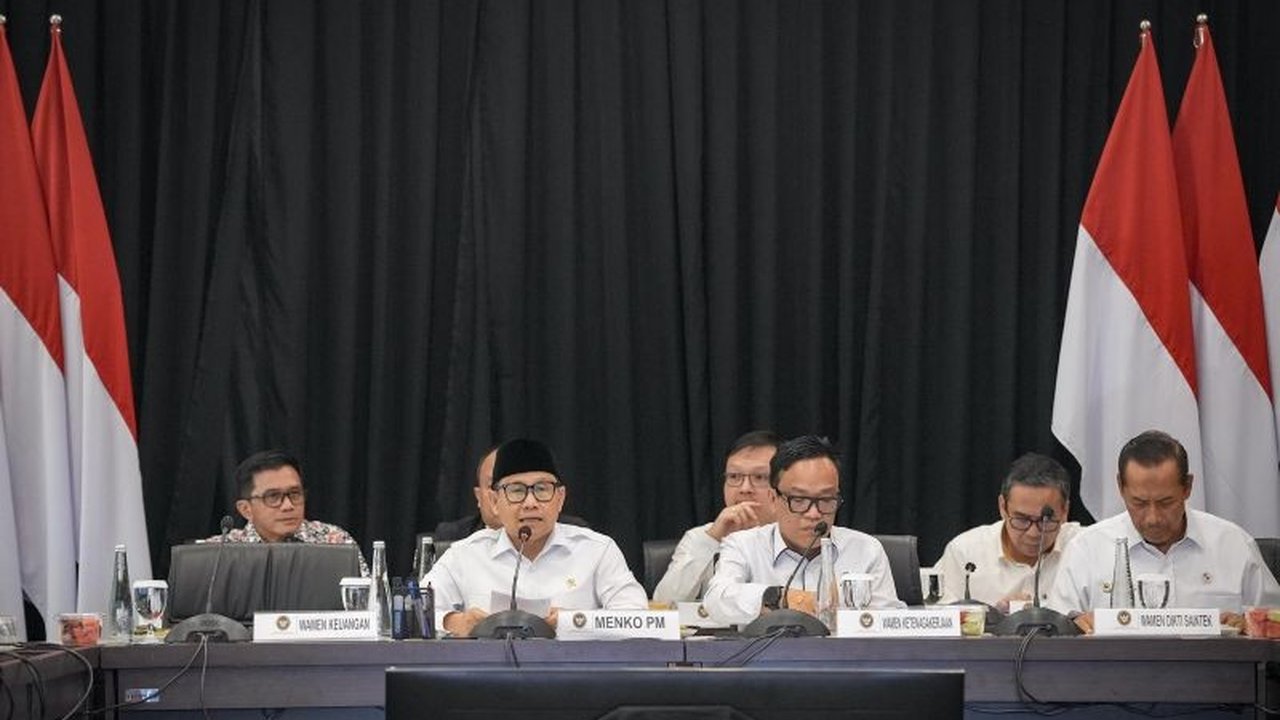 Menko Muhaimin Iskandar memimpin rapat tingkat menteri membahas strategi pemberdayaan angkatan kerja guna mengatasi pengangguran dan memaksimalkan bonus demografi Indonesia. Apa hasil rapatnya?