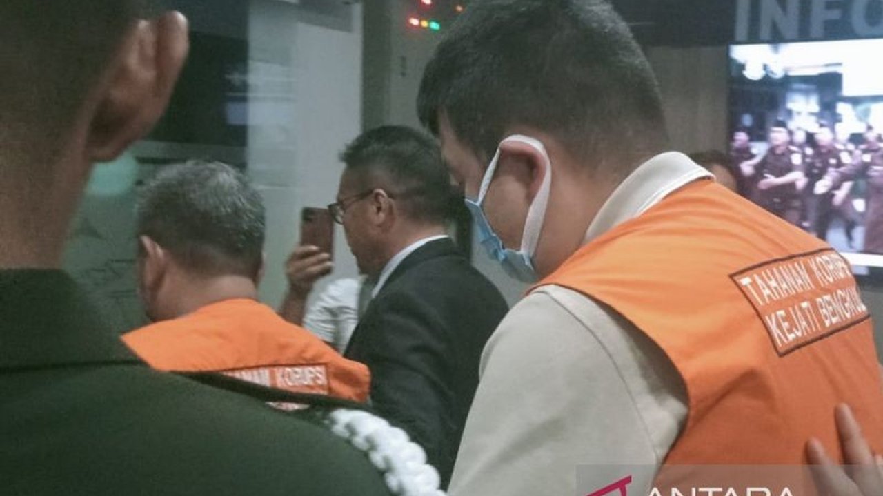 Kejaksaan Tinggi Bengkulu menetapkan Kepala PT Sucofindo dan Direktur PT Ratu Samban Mining sebagai tersangka kasus korupsi tambang batu bara, dengan kerugian negara mencapai lebih dari Rp500 miliar. Siapa saja yang terlibat?