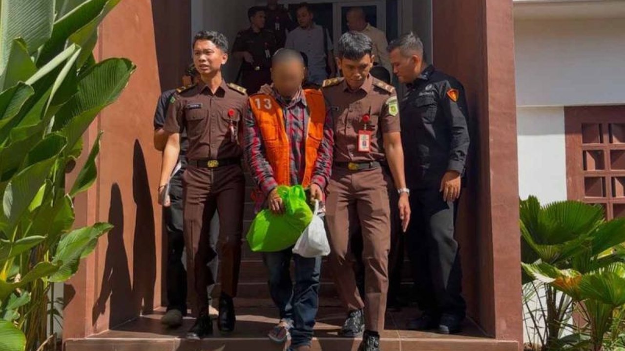 Kejaksaan Negeri Bireuen menahan seorang tersangka kasus narkotika dengan barang bukti fantastis 190 kilogram sabu-sabu, mengungkap jaringan besar yang kini dalam proses hukum.